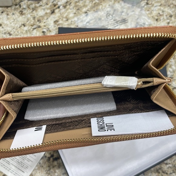 NWT Love Moschino Logo-Plaque Crocodile-Effect Wallet - Brown - Picture 7 of 12